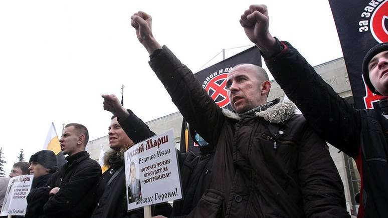 Extremistas nacionalistas protestatam contra imigrantes