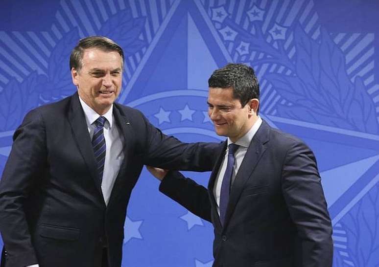 O presidente Jair Bolsonaro ao lado do ministro da Justiça e Segurança Pública, Sergio Moro