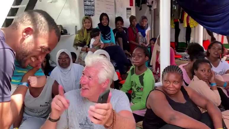 O ator norte-americano Richard Gere visita imigrantes retidos em navio no mar Mediterr&acirc;neo
09/08/2019
Open Arms/Reuters TV via REUTERS