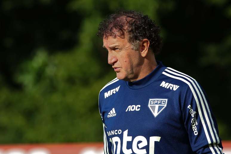 O técnico Cuca durante treino do São Paulo no CT da Barra Funda, em São Paulo (SP)