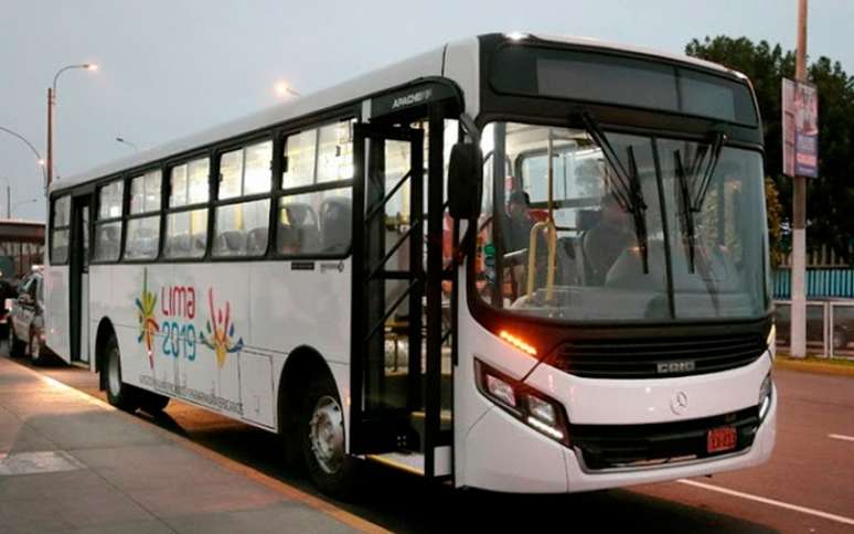 Falta de pagamento causou greve dos motoristas de ônibus, em Lima. (Foto: Mercedes-Benz/Divulgação)