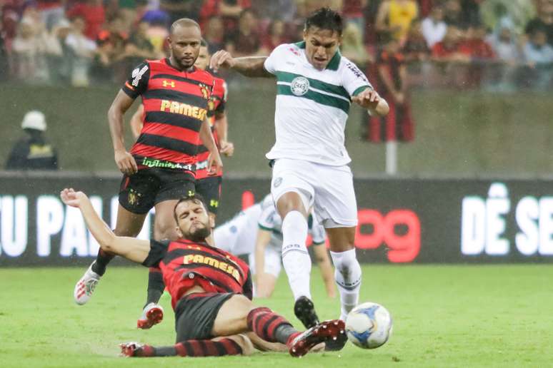 Lance da partida entre Sport e Coritiba, válida pela 14ª rodada da Série B do Campeonato Brasileiro 2019, na Arena Pernambuco