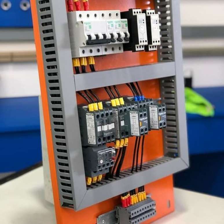 2. A instala&ccedil;&atilde;o el&eacute;trica pode ser uma dor de cabe&ccedil;a para muitos. Foto: Ensinando El&eacute;trica