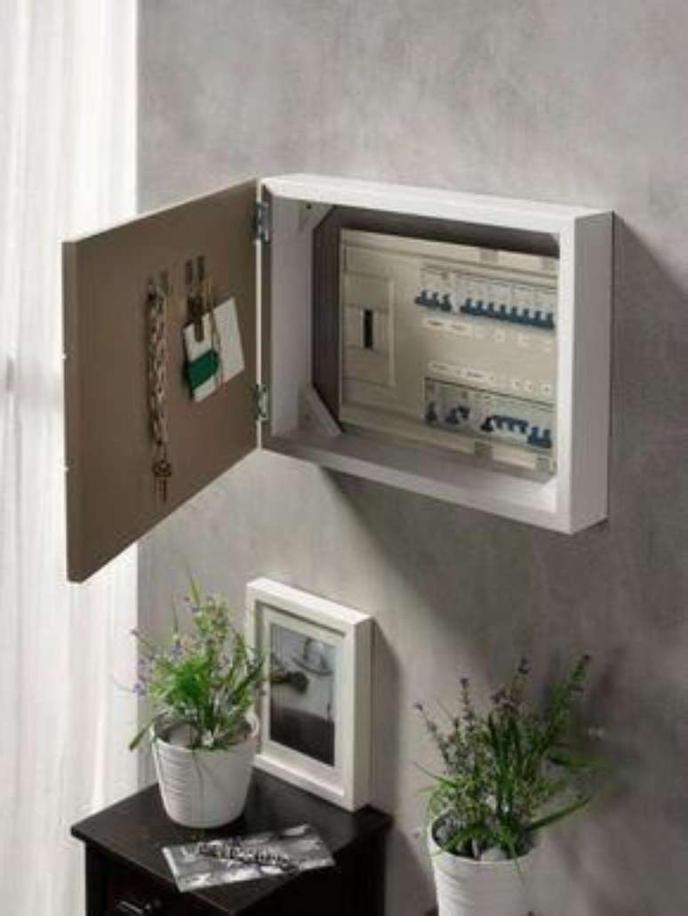 33. Para fazer uma boa instala&ccedil;&atilde;o el&eacute;trica &eacute; preciso conhecimento e experi&ecirc;ncia. Foto: Room Decor Ideas