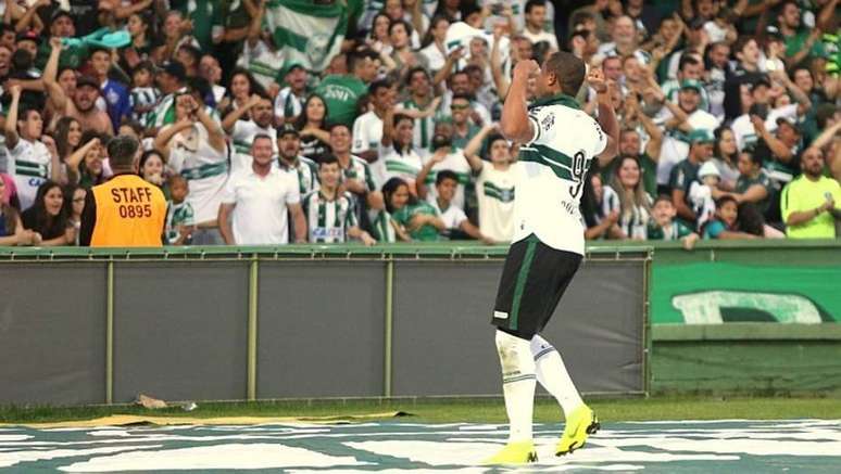 Artilheiro da Série B, Rodrigão fez um dos gols do triunfo do Coritiba