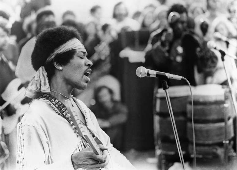 Show de Jimi Hendrix durante o Festival de Woodstock.