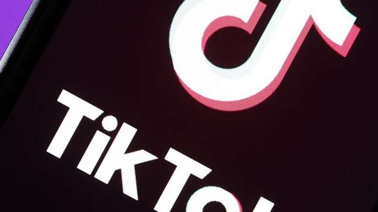 TikTok oferece vídeos curtos no formato de telefone celular