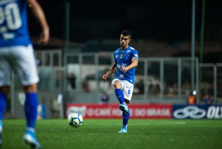 Egídio não teve uma uma tarde feliz na Ressacada e o púboico "trollou" a votação do craque do jogo, elegendo Egídio-(Foto: Bruno Haddad/Cruzeiro)