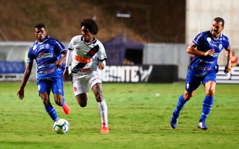 Talles em ação com a camisa do Vasco diante do Goiás (Foto: Carlos Gregório Jr/Vasco.com.br)