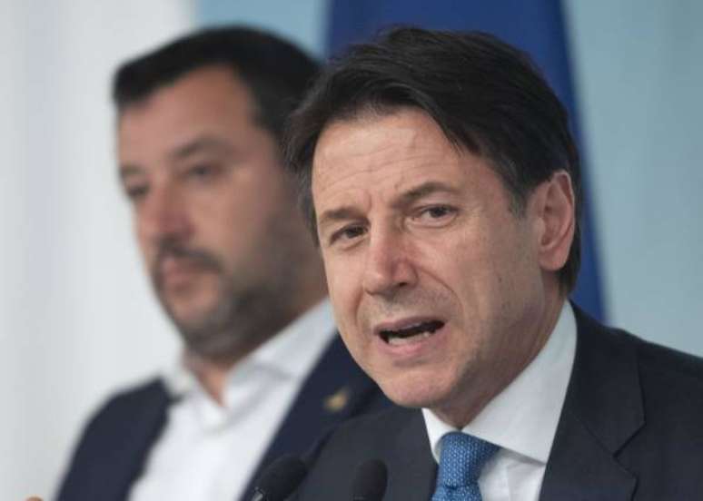 Salvini com Berlusconi, M5S com PD: As negociações para um novo governo na Itália