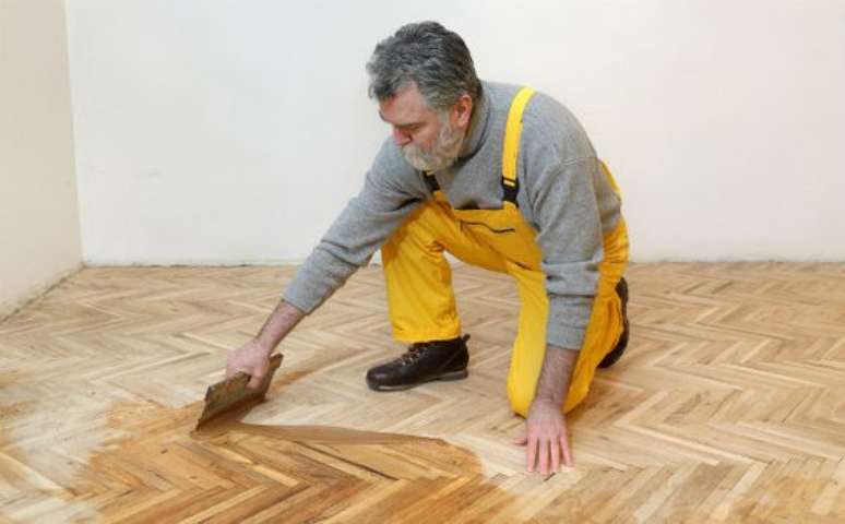 5. Aplicar o sinteco pode ser mais f&aacute;cil do que aparenta. Foto: ZAP em Casa