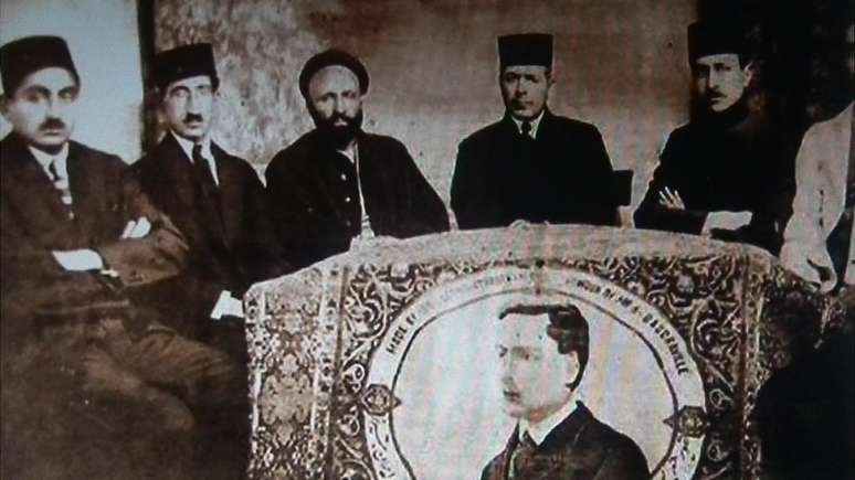 Americano Howard Barkersville foi um dos her&oacute;is da chamada Revolu&ccedil;&atilde;o Constitucional Persa