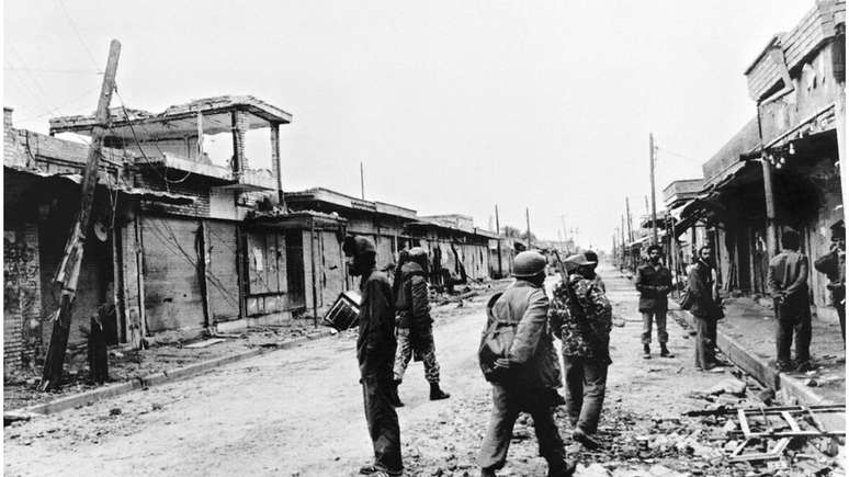 Estima-se que mais de 500 mil pessoas morreram durante Guerra Ir&atilde;-Iraque