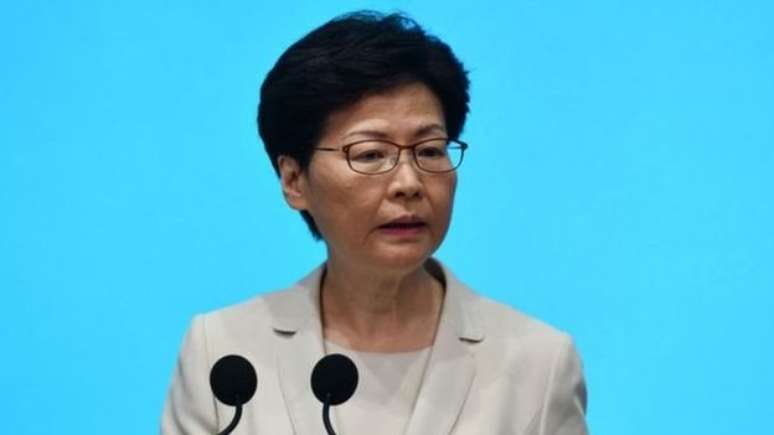 Alguns manifestantes pedem a renúncia da líder de Hong Kong, Carrie Lam