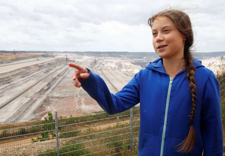 Ativista sueca do clima Greta Thunberg em frente a mina de carv&atilde;o na Alemanha
10/08/2019 REUTERS/Wolfgang Rattay