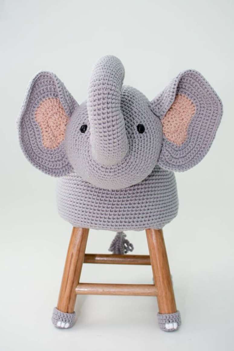 54. Banquinho de elefante amigurumi. Fonte: Elo7