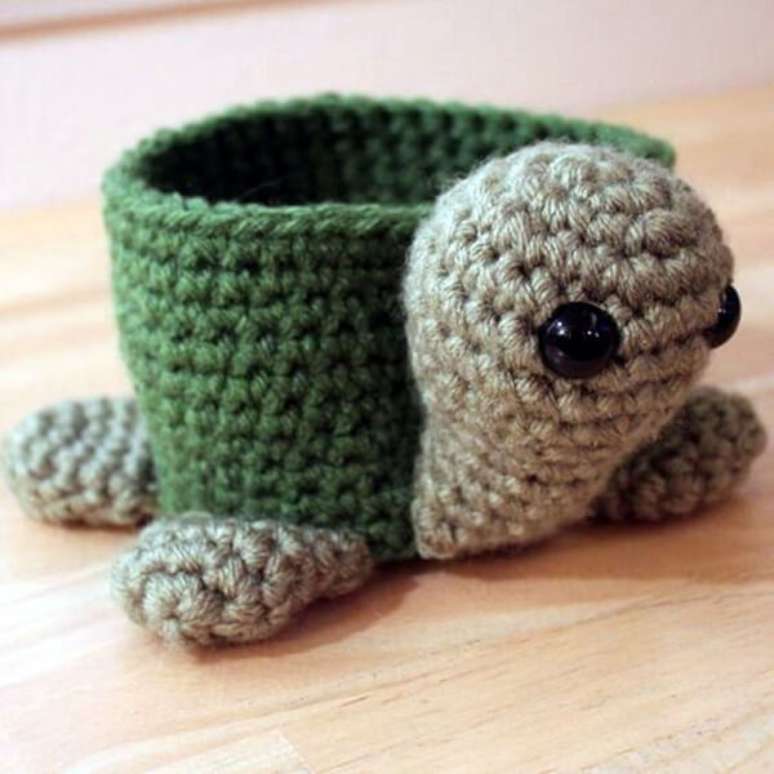 41. Tartaruga de amigurumi serve de suporte para vasinhos. Fonte: Pinterest