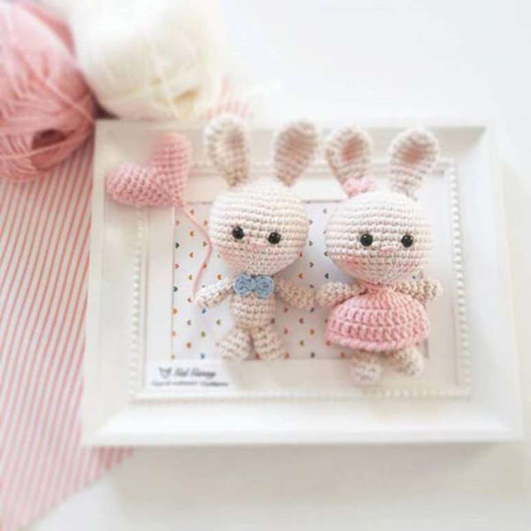 66. Quadrinho de amigurumi com coelhinho e coração. Fonte: Pinterest