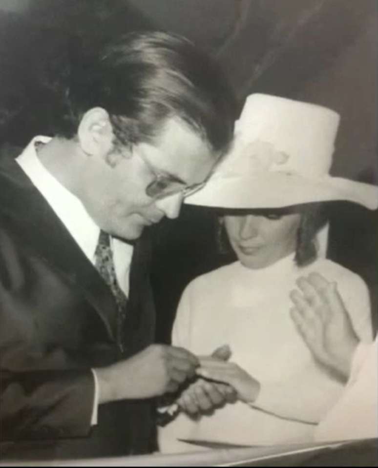 Elizabeth e Saint-Clair no dia do casamento: eles ficaram 45 anos juntos