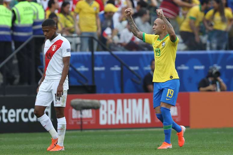 O jogador Everton Cebolinha comemora gol do Brasil durante a partida entre Peru e Brasil