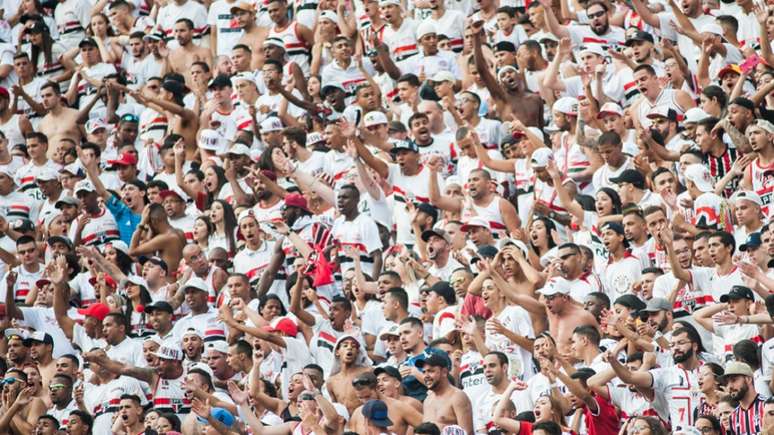 Torcida tricolor já comprou mais de 15 mil ingressos para o próximo domingo (Foto: Maurício Rummens/Fotoarena)