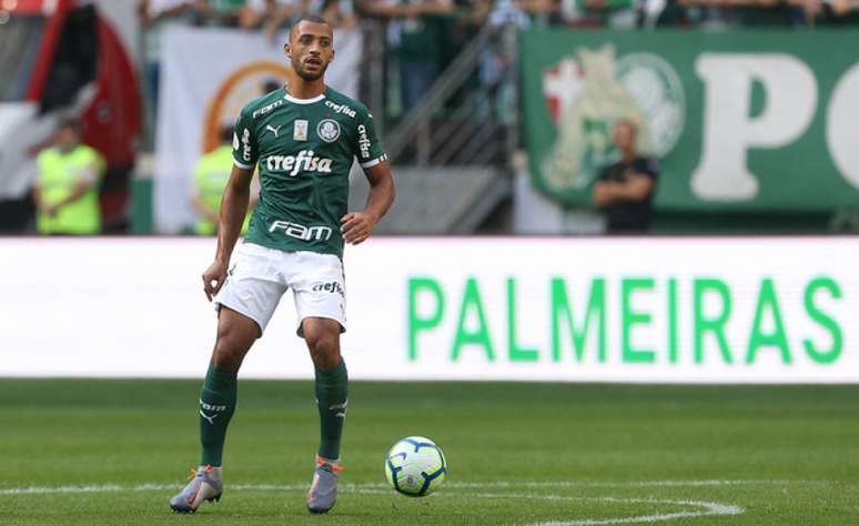 Vitor Hugo foi titular contra o Bahia e sentiu um incômodo no abdômen (Foto: Cesar Greco)