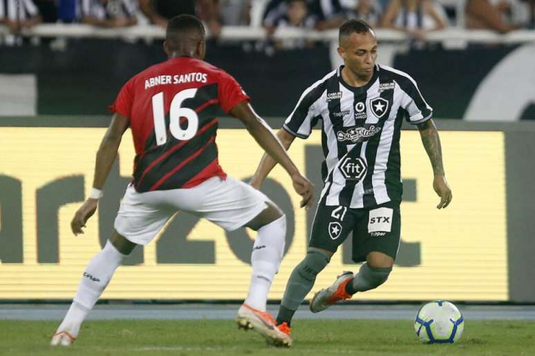 Lucas Campos teve boa atuação na vitória sobre o Athletico (Foto: Vítor Silva/Botafogo)