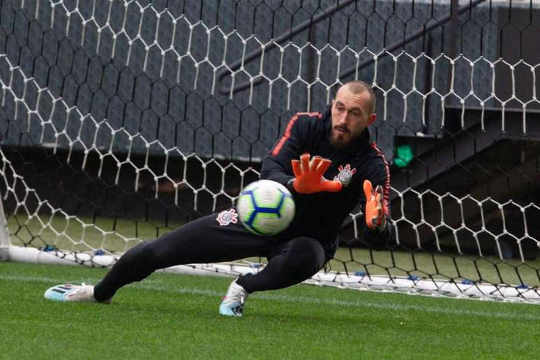 Goleiro Walter está recuperado de uma lombalgia e vai para o jogo contra o Botafogo, sábado, em Itaquera (Daniel Augusto Jr. / Agência Corinthians)