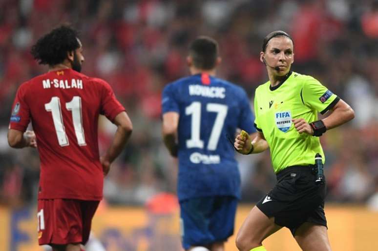 Francesa comandou o jogo entre Liverpool e Chelsea (Foto: AFP)