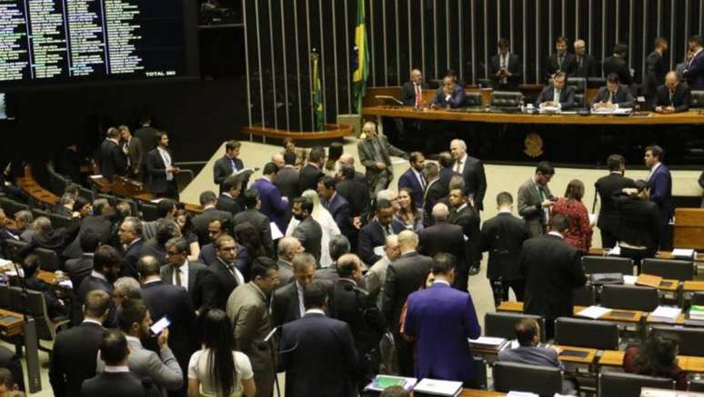 Câmara 'enxugou' MP da Liberdade Econômica para conseguir aprovar texto-base.