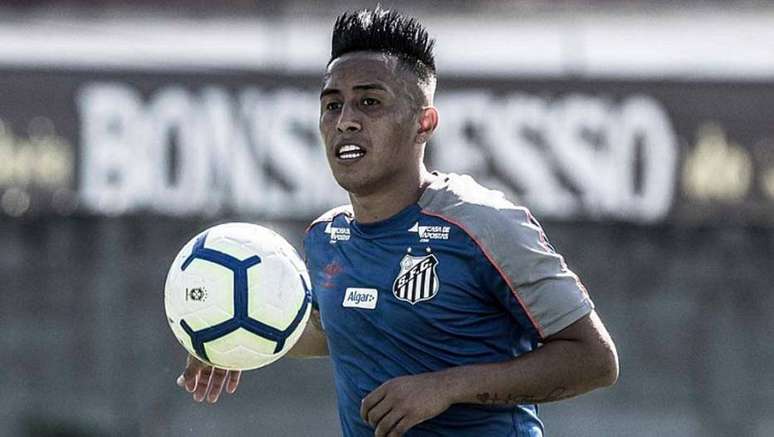 Cueva retorna aos treinos do Santos