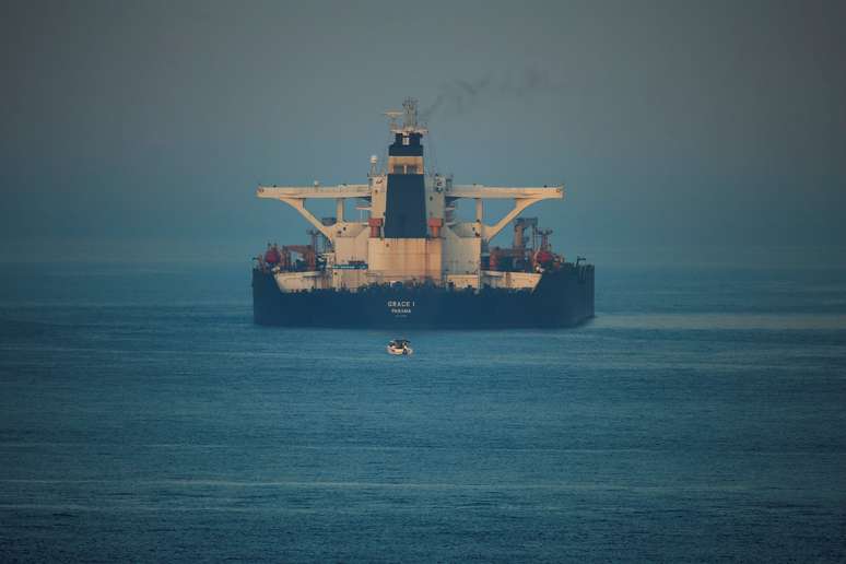 Petroleiro iraniano Grace 1 após ser apreendida pela Marinha Real britânica no Estreito de Gibraltar
13/08/2019 REUTERS/Jon Nazca 