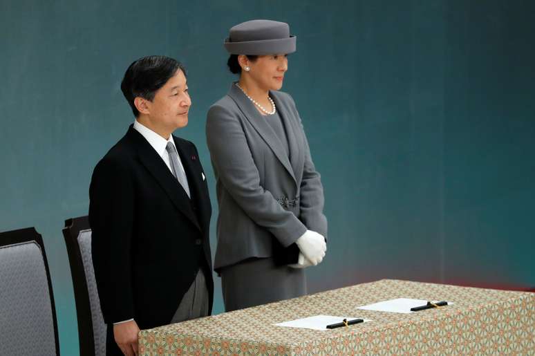 Imperador do Jap&atilde;o, Naruhito, ao lado da imperatriz do pa&iacute;s, Masako, durante cerim&ocirc;nia de 74&ordm; anivers&aacute;rio da rendi&ccedil;&atilde;o japonesa na Segunda Guerra Mundial, em T&oacute;quio
15/08/2019 REUTERS/Kim Kyung-Hoon 