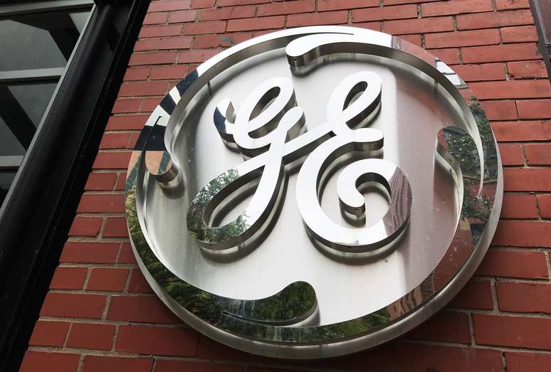 Logotipo da General Electric &agrave; frente dos escrit&oacute;rios da companhia em Boston. 23/7/2019.  REUTERS/Alwyn Scott