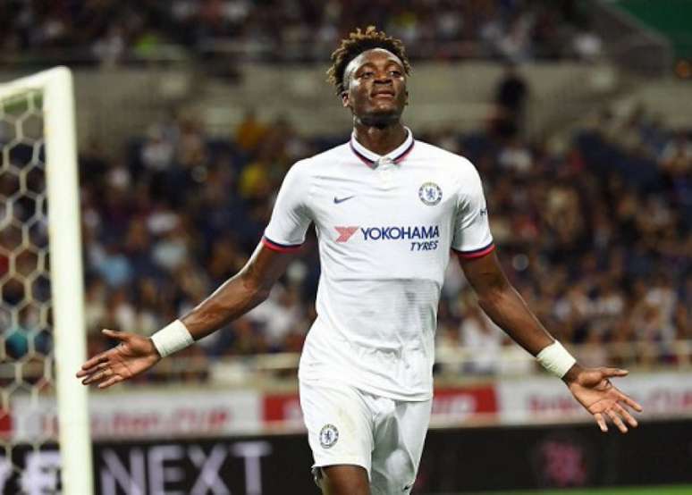 Tammy Abraham tem sido perseguido pela torcida do Chelsea (Foto: Reprodução)