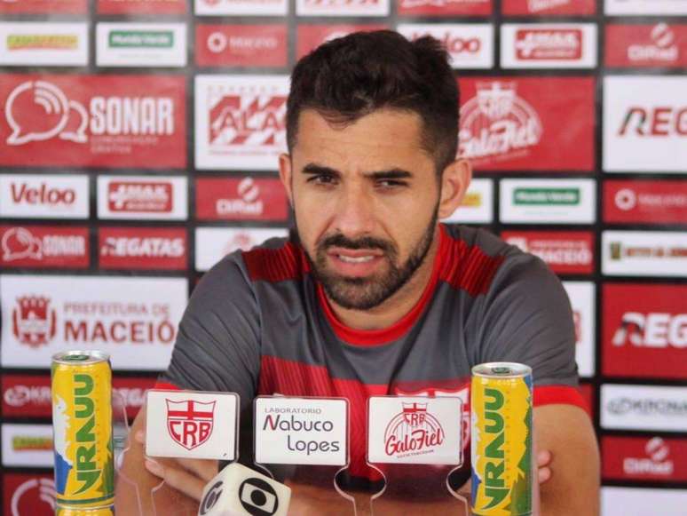 Lucas Abreu quer o triunfo do CRB contra o Vitória (Foto:Divulgação/CRB)