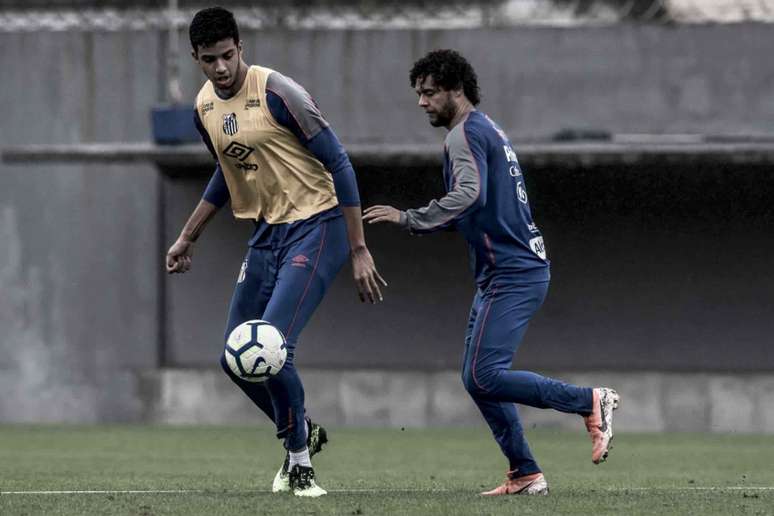 Kaique Rocha voltou a treinar com o elenco profissional do Santos nesta semana (Foto: Ivan Storti/Santos)