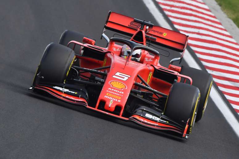 Vettel diz que a Ferrari tem pouco downforce