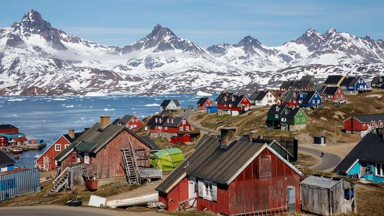 A Groenlândia é um território dinamarquês autônomo entre os oceanos Atlântico Norte e Ártico