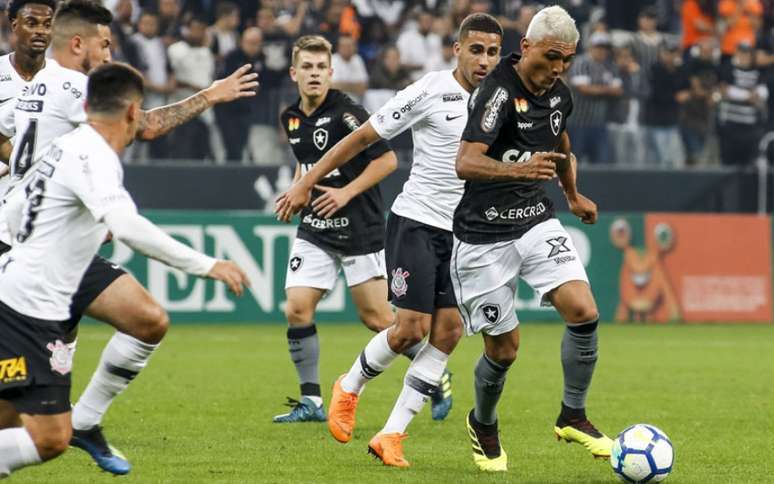 Corinthians e Botafogo se enfrentam neste sábado, ás 17h (Foto:Rodrigo Gazzanel/RM Sports)