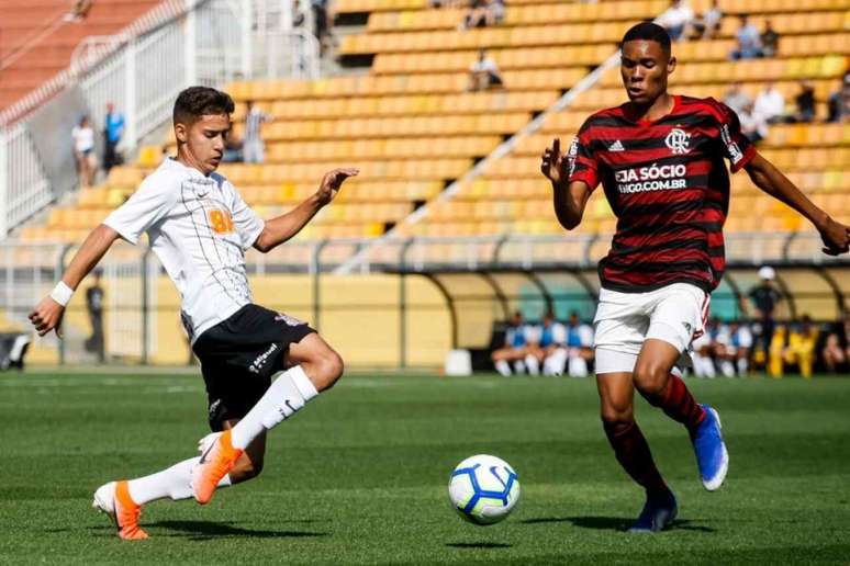 Garotos de Flamengo e Corinthians se enfrentam neste sábado, em Cariacica, no Espírito Santo (Foto:Reprodução)