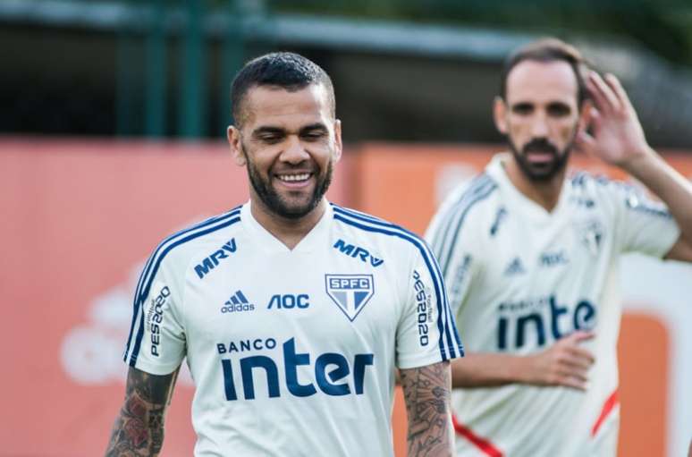 Daniel Alves é um dos mais experientes da equipe brasileira (Foto: Maurício Rummens/Fotoarena/Lancepress!)