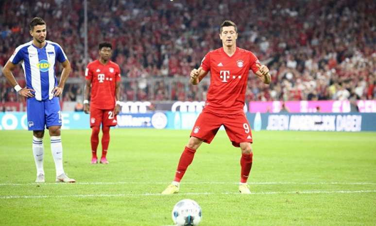Lewandowski marcou os dois gols do Bayern de Munique nesta sexta (Divulgação)