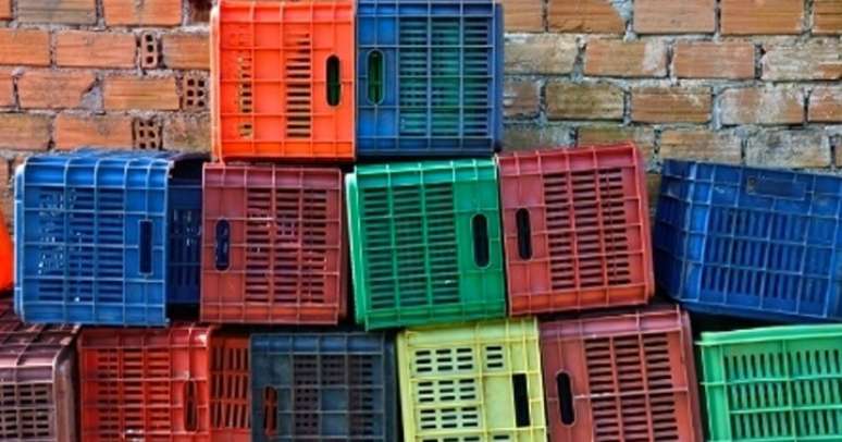 5. Que tal dar um destino melhor a um caixote de feira de pl&aacute;stico?