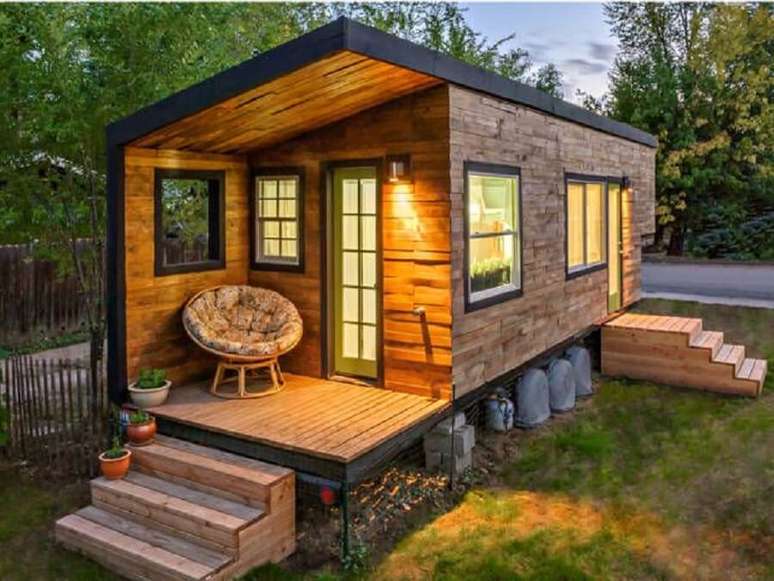 27. Casa de madeira bem simples e compacta para casa simples