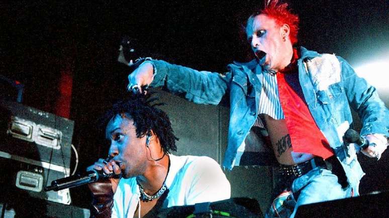 A trilha sonora de 'Beats' reúne hinos das raves como 'Everybody In the Place' e 'Wind It Up', do The Prodigy