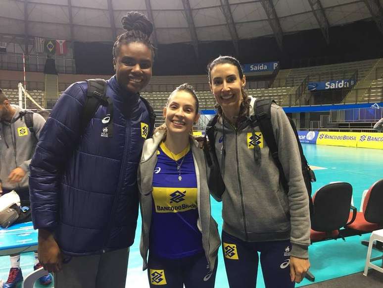 Camila Brait, Fabiana e Sheilla celebram retorno à seleção feminina de vôlei.