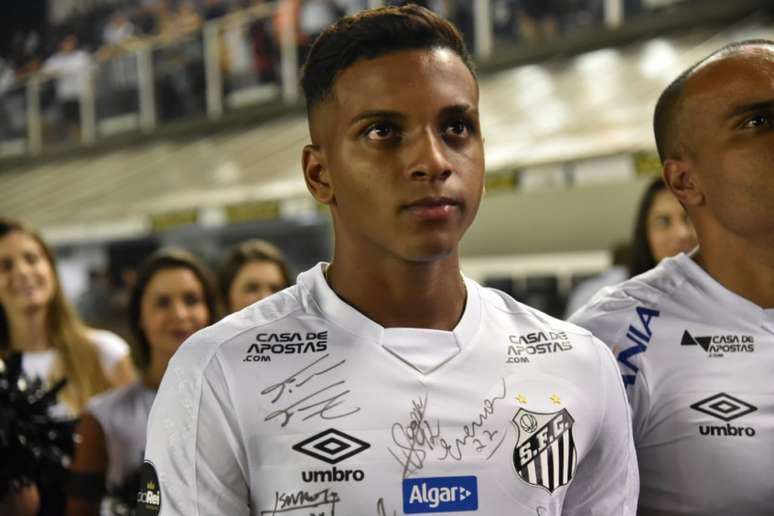 Rodrygo fez a última partida pelo Santos contra o Internacional, em maio (Foto: Ivan Storti/Santos)