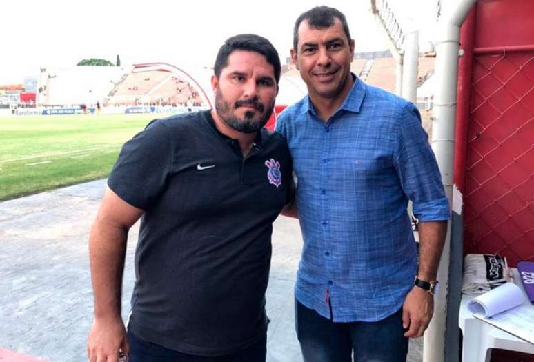 Amigos e rivais: Eduardo Barroca e Fábio Carille se enfrentam pelo Brasileirão (Foto: Reprodução)