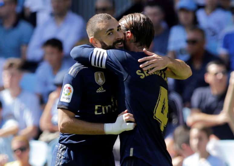 Benzema comemora gol do Real Madrid sobre o Celta de Vigo